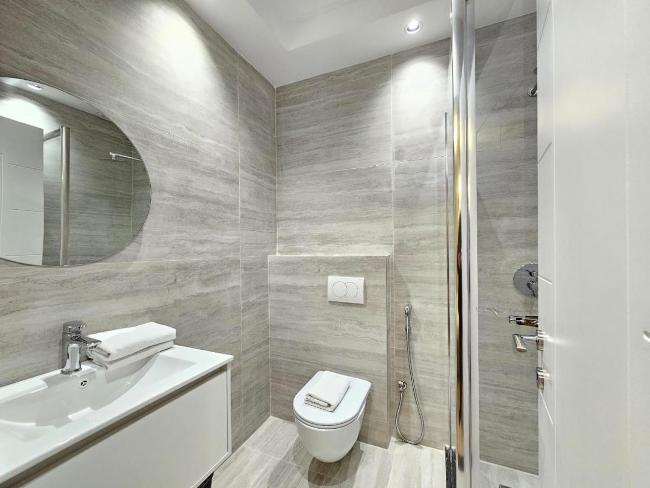 Miku Apartment-Modern 2Bedroom In Prime Location 티라나 외부 사진